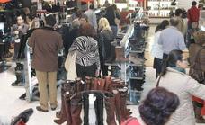 When can shops in Malaga open on Sundays and holidays in 2023?