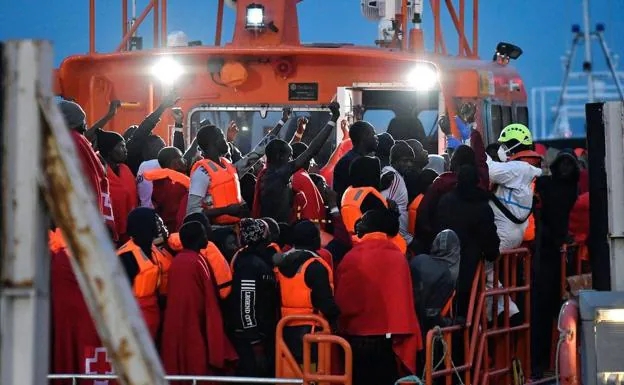 Illegal migration by sea down in 2022 but land border crossings soar