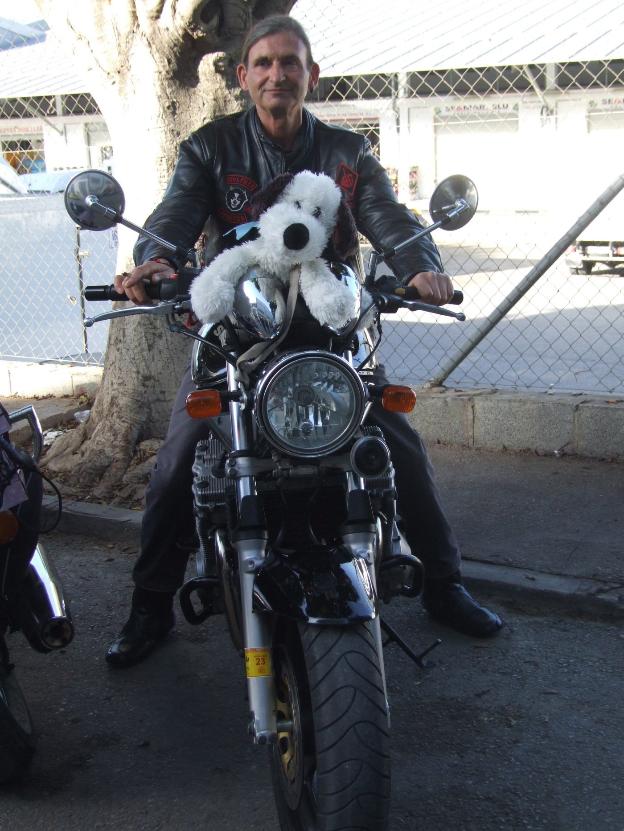 Wolfmen bikers deliver festive cheer to children