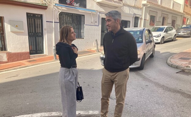 The councillor for Town Planning and the Mayor of Benalmádena in Arroyo de la Miel this week. 