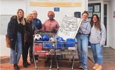 Fuengirola football club donates toys to be distributed among the needy