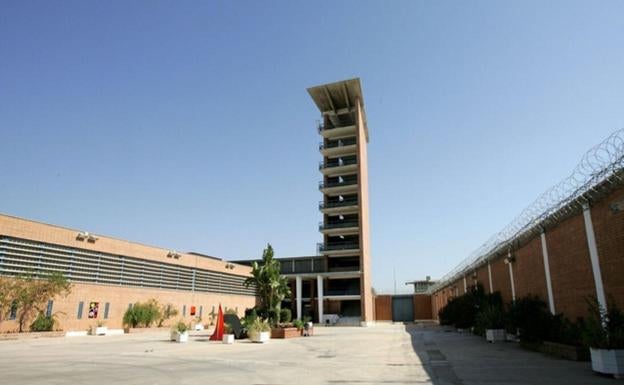 Man accused of stabbing ex-partner in Estepona found hanging in prison cell