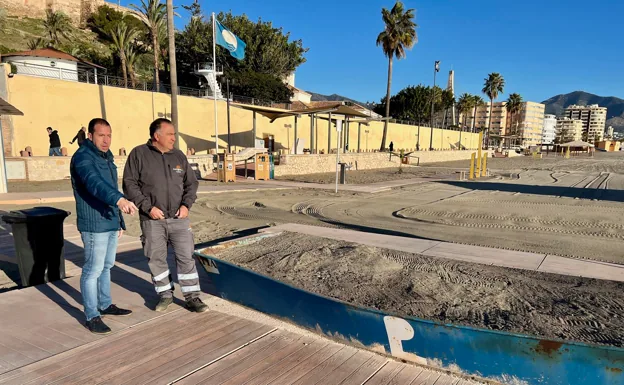 Councillor Hidalgo visits one of the beaches where work is in progress. 
