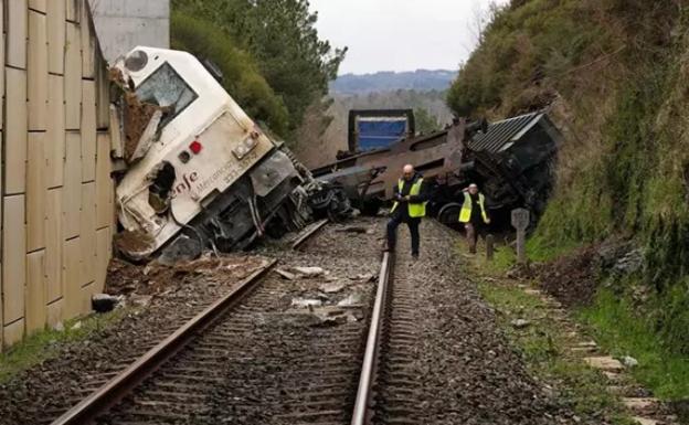 Conductor herido tras descarrilamiento de tren de mercancías en el norte de España