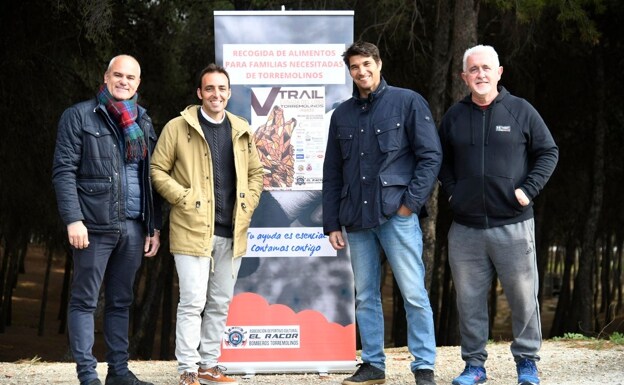 Members of the town hall and the El Racor sports association announce the race. /Sur