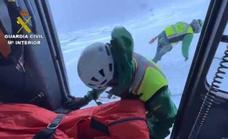 Injured Malaga police officers rescued by helicopter after plunging 60 metres in the Sierra Nevada