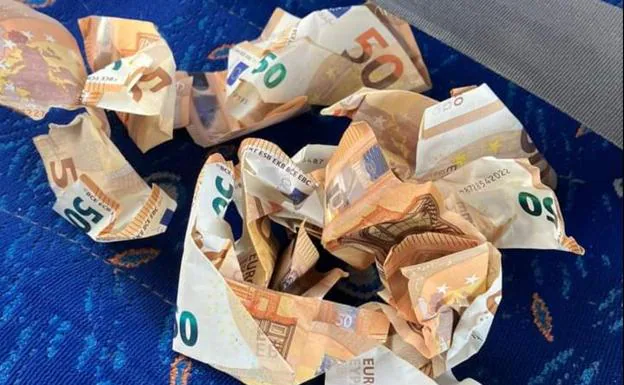 Traffic on A-7 grinds to a halt as 50 euro notes rain down onto the coast's main road