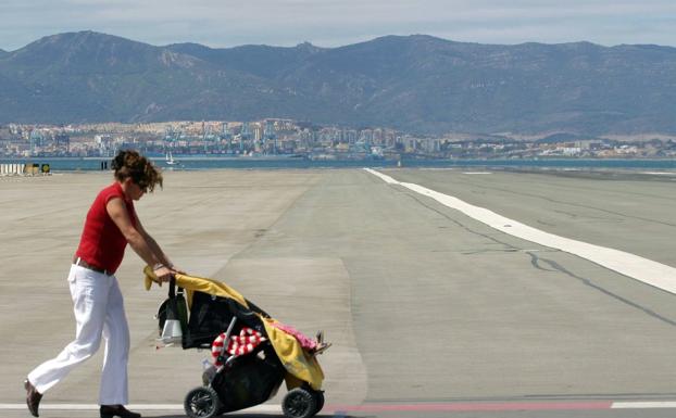 Fines for stopping on the airport runway