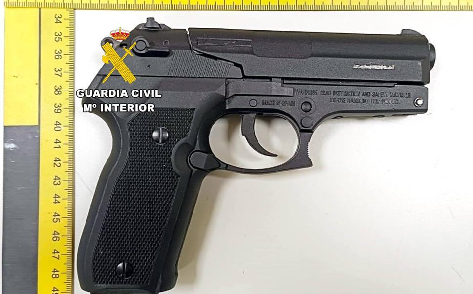 Man arrested for robbing a food delivery man at gunpoint in Coín