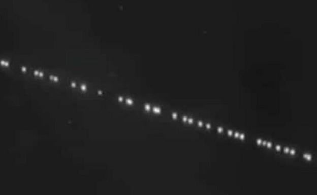 Starlink satellites: the straight line of lights in the sky over Spain explained