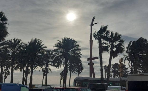Winds of up to 70km/h and four-metre-high waves could hit the Costa del Sol this Friday