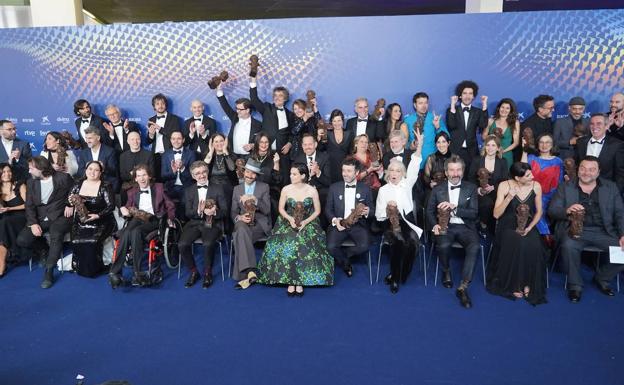 Glamour on the blue carpet for big night of Spanish film