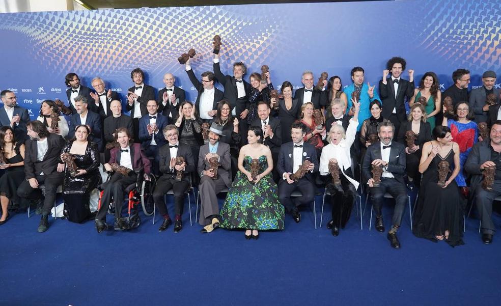 Glamour on the blue carpet for big night of Spanish film