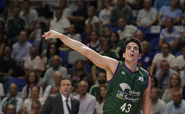 El agente de Suárez llega a Málaga para tratar de cerrar la renovación