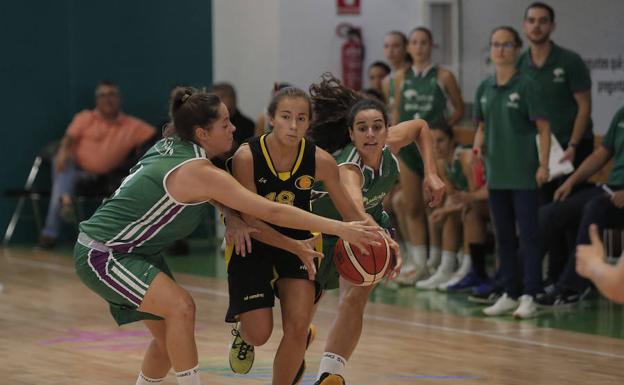 Sobresaliente puesta de largo del Unicaja Femenino