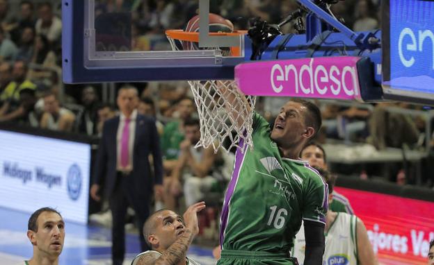El Unicaja destroza al Betis en el derbi andaluz (99-71)