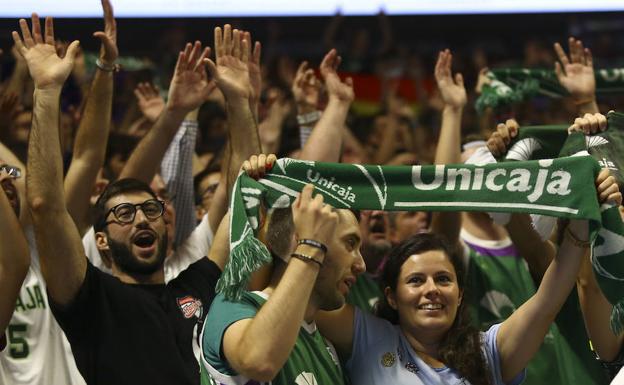 La afición respalda al Unicaja en la Euroliga
