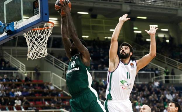 El Unicaja busca un triunfo en Vitoria para dejar de ser colista de la Euroliga