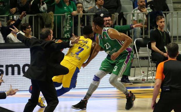 Unos 2.300 socios del Unicaja dejaron de acudir al partido contra el Maccabi