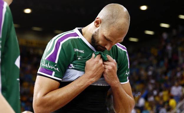 Augustine y Okouo, también entre algodones en el Unicaja