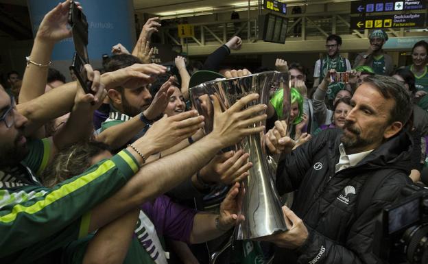 Así fue la celebración del Unicaja tras ganar la Eurocup, en fotos