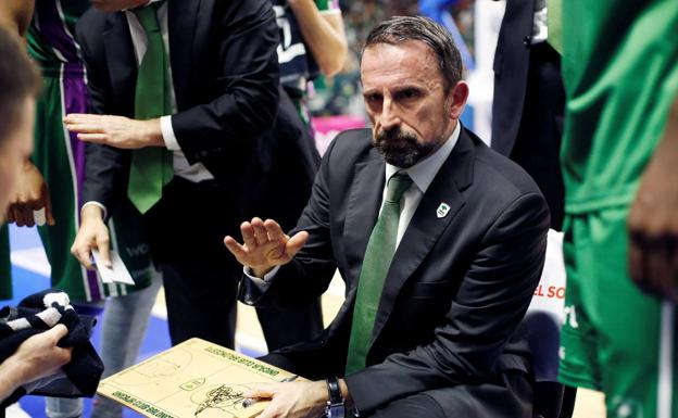 Plaza, entrenador del Unicaja: «Ni me planteo un cruce contra el Valencia, me queda muy lejos»