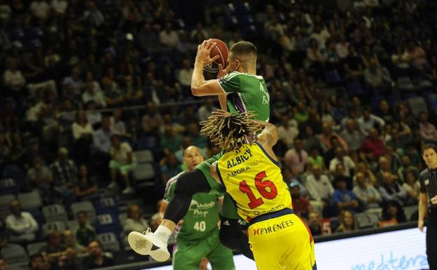 La épica tapa los problemas del Unicaja (87-86)