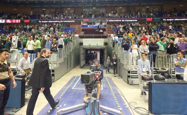 La continuidad de Plaza, más complicada que nunca tras el desplome del equipo