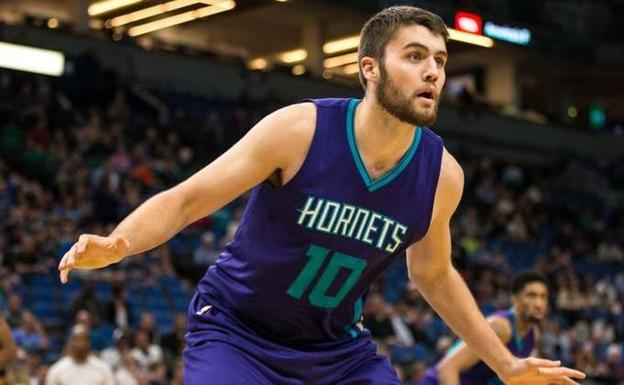 La opción de Tobey se complica para el Unicaja al entrar el Valencia en escena