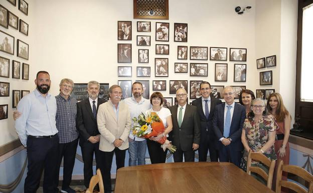 El Unicaja concede la insignia de oro a Joan Plaza en su despedida