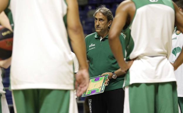 Casimiro juega en casa