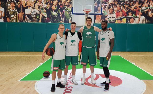 Los primeros internacionales regresan «listos para darlo todo por el Unicaja»