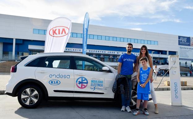 Al Palacio de los Deportes, en coche eléctrico