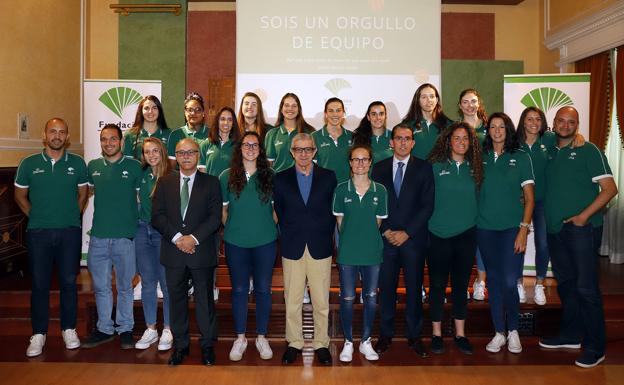La Fundación Unicaja recibe a su equipo para celebrar el ascenso a Liga Femenina 2