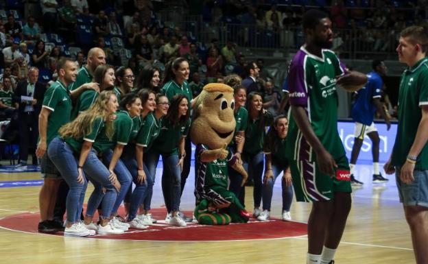 El Carpena, en pie por el equipo femenino