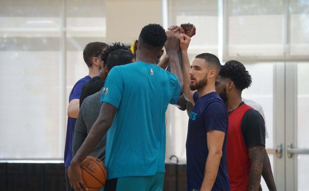 Francis Alonso se muestra a la NBA