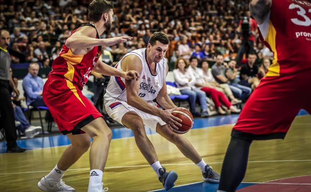 El Unicaja sondea ya el mercado tras perder a Milosavljevic por una grave lesión