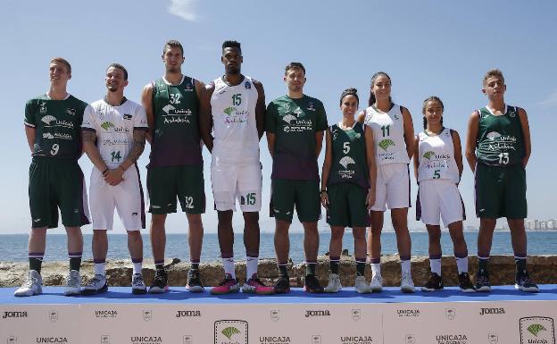 El Unicaja ya luce las camisetas de Joma