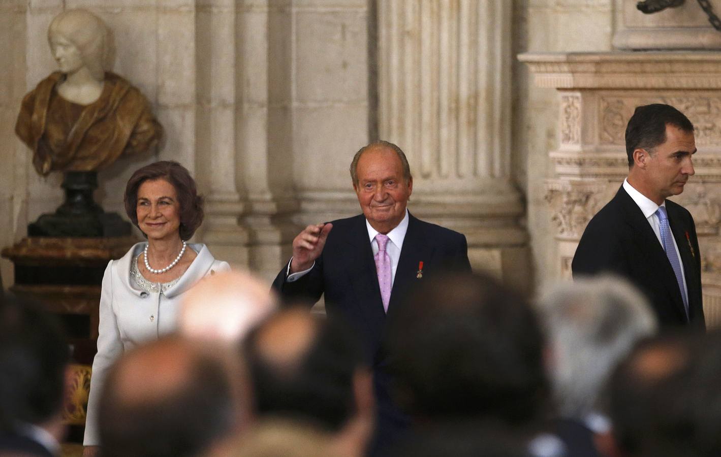 El Rey Juan Carlos firma la abdicación