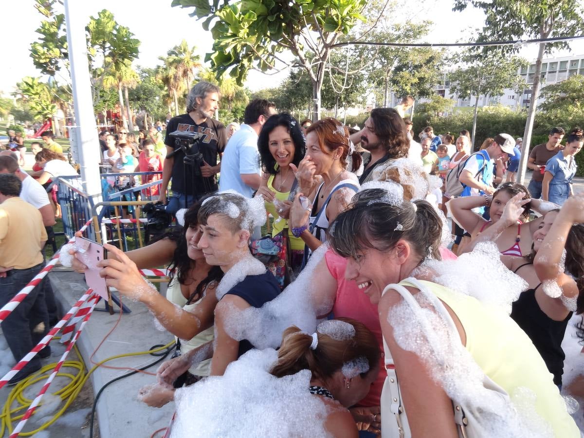 Ciudad Jardín vive su fiesta de la espuma