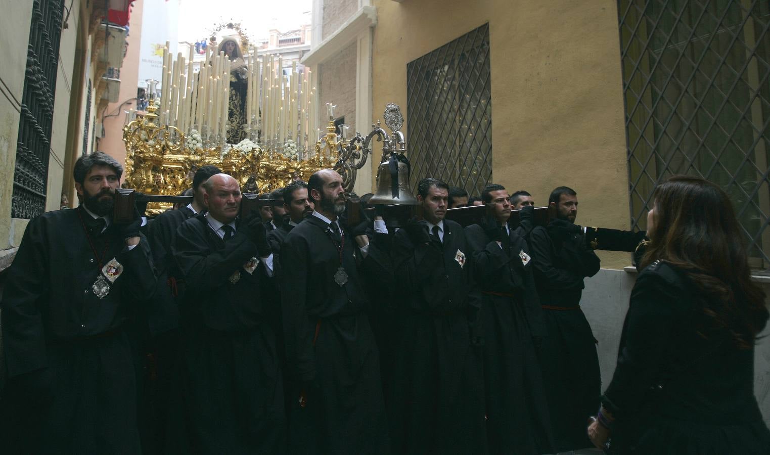 Las imágenes de Viñeros procesionando por las calles de Málaga