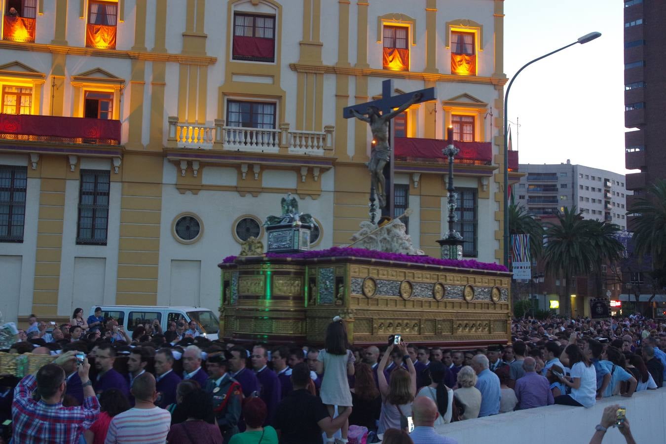 La procesión del Cristo de la Expiración, en imágenes