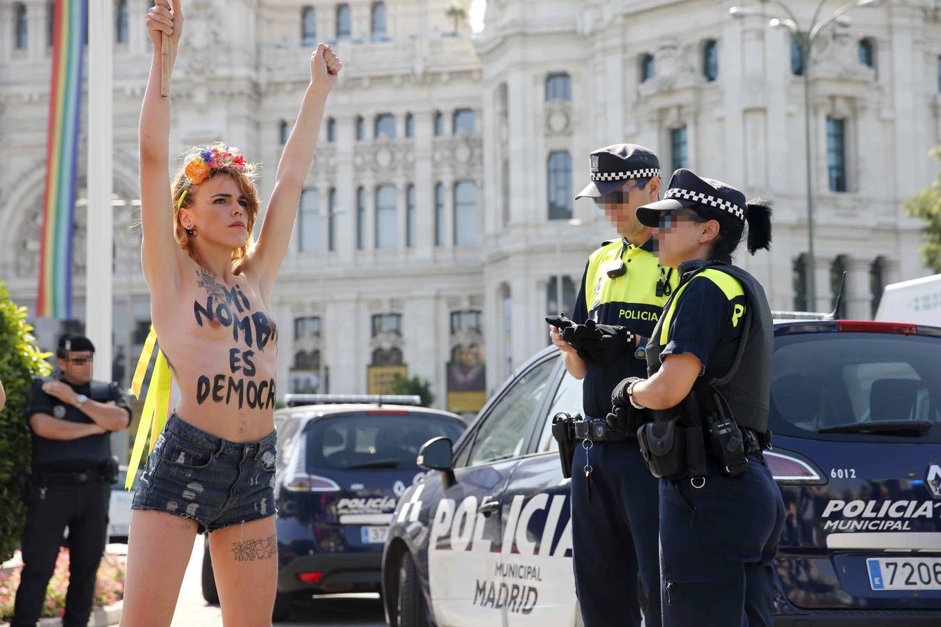 Activistas de Femen protestan desnudas contra la 'ley mordaza'