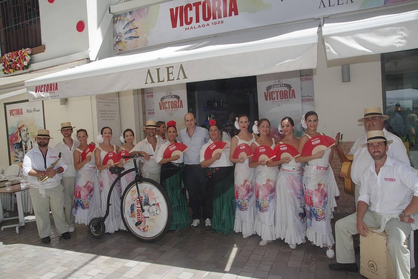 Ambiente del miércoles en las casetas Cerveza Victoria y El Gazpachuelo