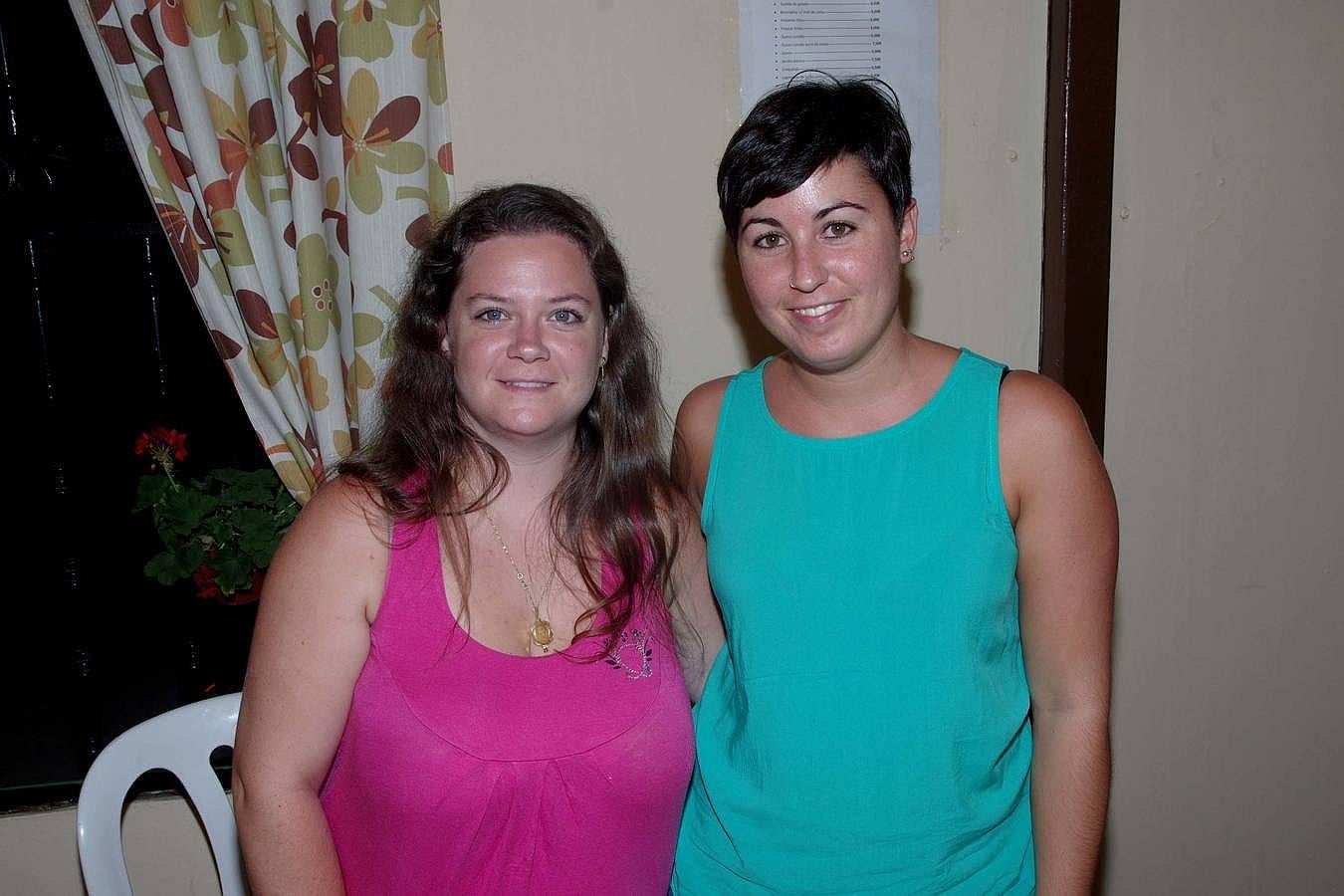 Jueves: ambiente en las casetas La Jarana y Peña Puerta Blanca