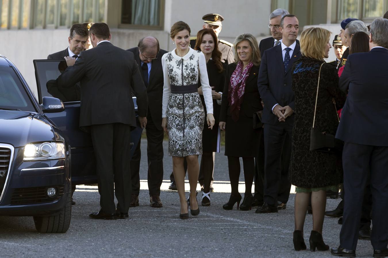 La Reina preside la entrega de la bandera de España a la Policía Nacional