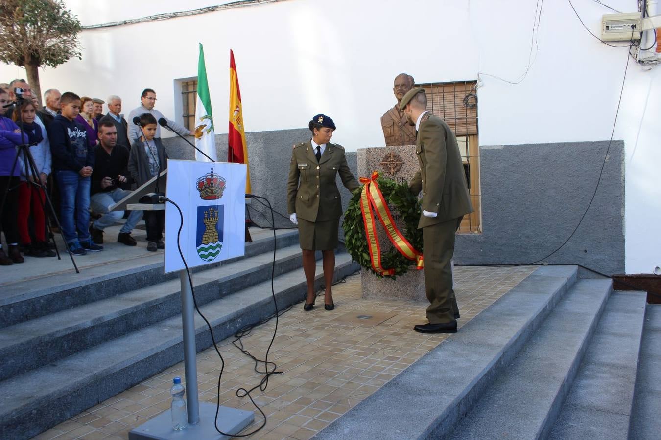 Homenaje al comandante Benítez en El Burgo