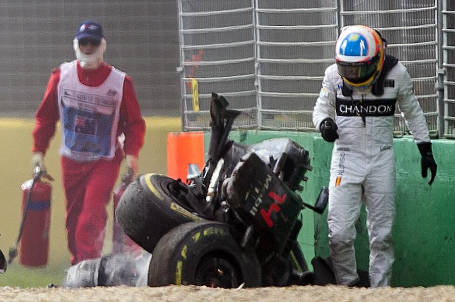 Las imágenes más impactantes del accidente de Fernando Alonso