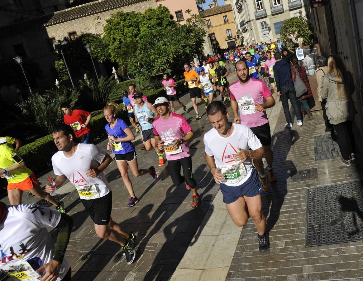 Miles de corredores participan en la Media Maratón de Málaga