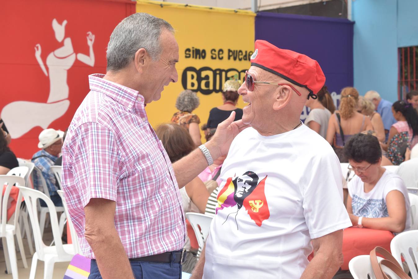 Lunes de visitas oficiales en la caseta Los Claveles